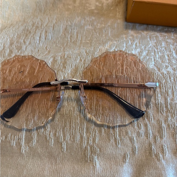 Stylish Pink Tinted Sunglasses - Picture 4 of 7